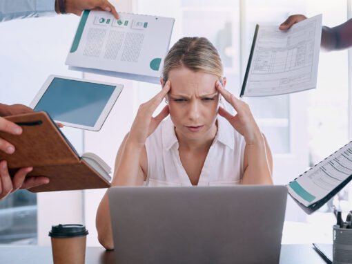 Estrés Laboral y Burnout: Autocuidado y Cumplimiento Psicosocial en Chile